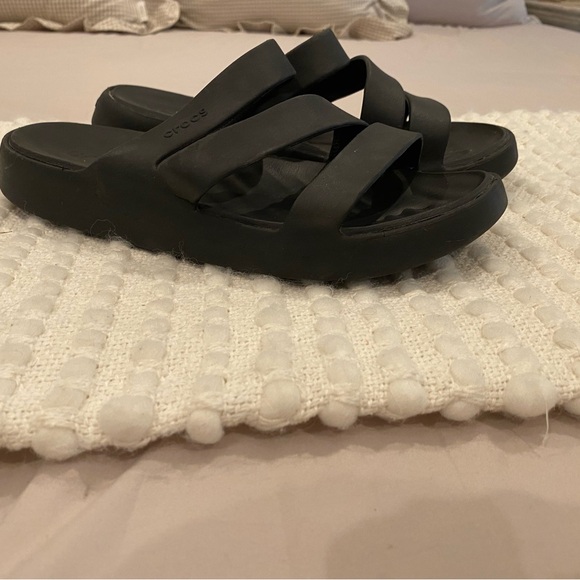 CROCS Women's Black Strappy Sandals - Picture 2 of 4